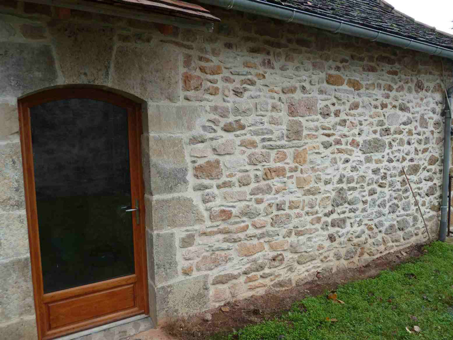 Joint à la chaux, façade en pierre Sainte-Colombe-sur-Seine