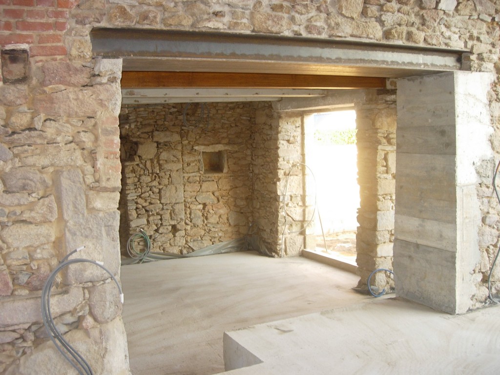 Ouverture de mur en pierre, en béton à Bessey-la-Cour